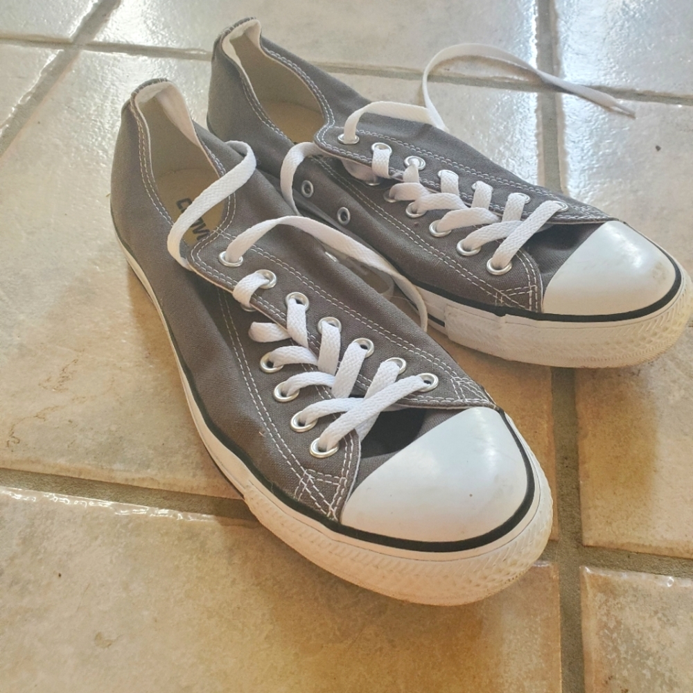 Unisex Converse Size 9 Grey Worn Once